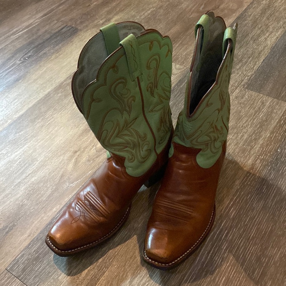 Ariat snip toe women’s boot. 9.5M